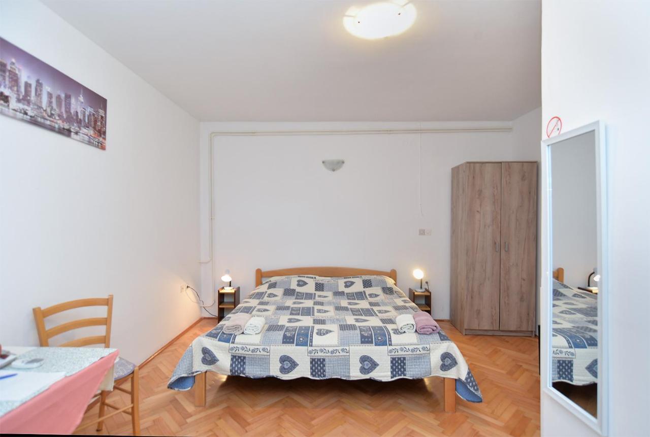 Veli Vrh 2208 Gasthof Pula