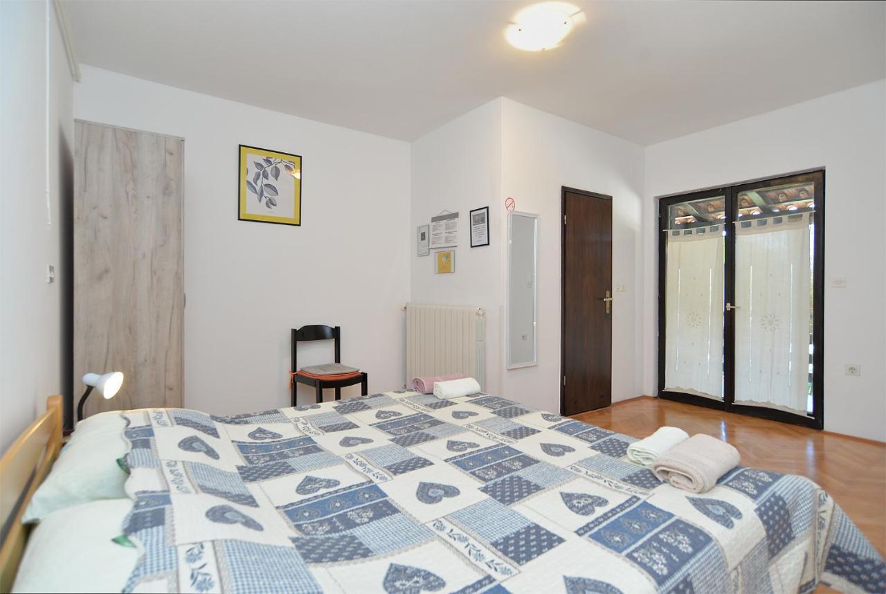 Veli Vrh 2208 Gasthof *