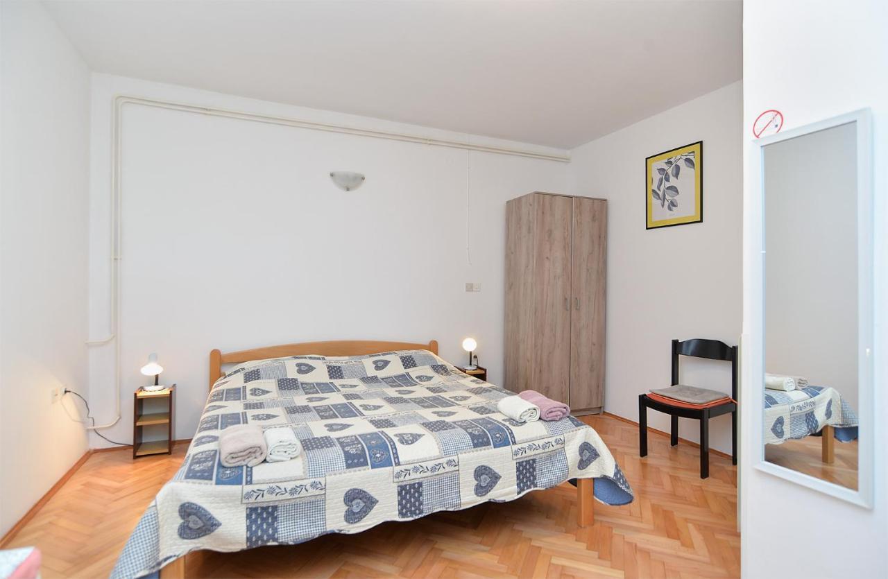 Veli Vrh 2208 * Pula